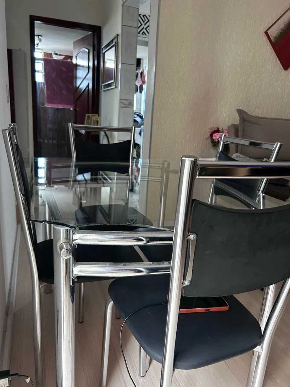 Mesa de vidro com 4 cadeiras  - Foto 5