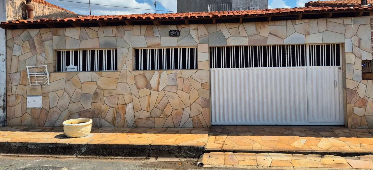 VENDO CASA NO CENTRO DA CIDADE OCIDENTAL 