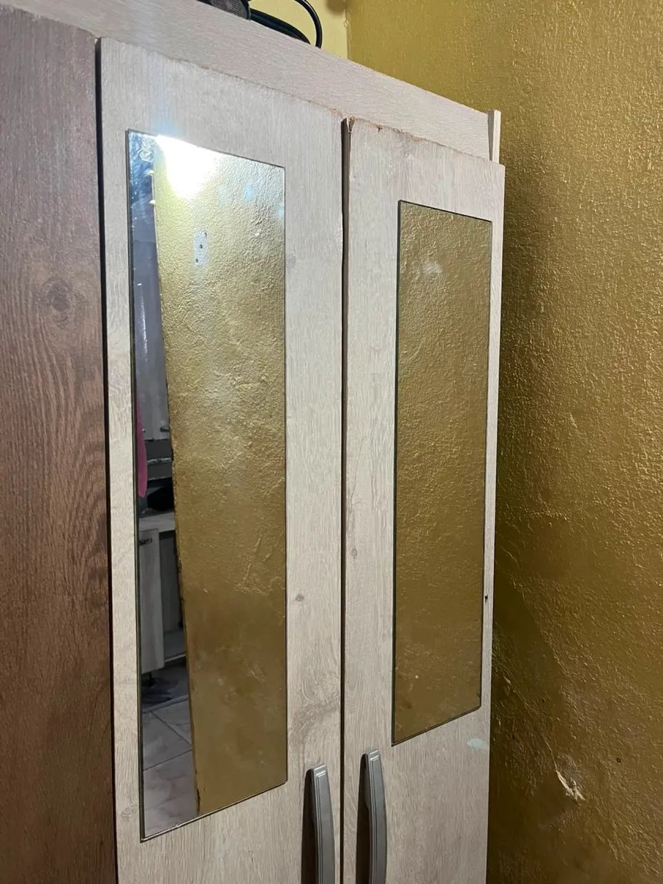 Guarda-roupa 4 portas com gaveta e espelho - Foto 3