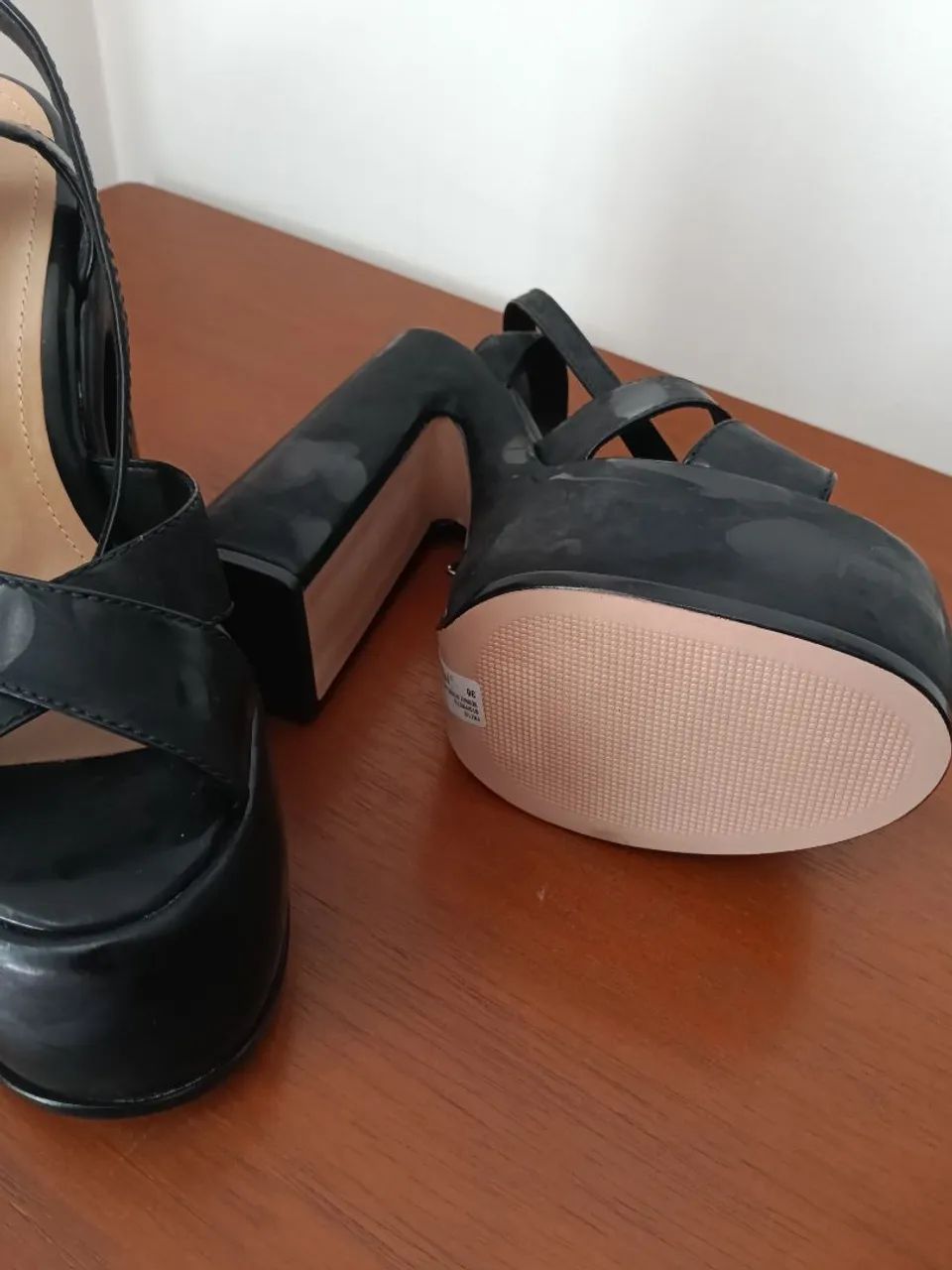 Sapatos e tamancos  - Foto 2