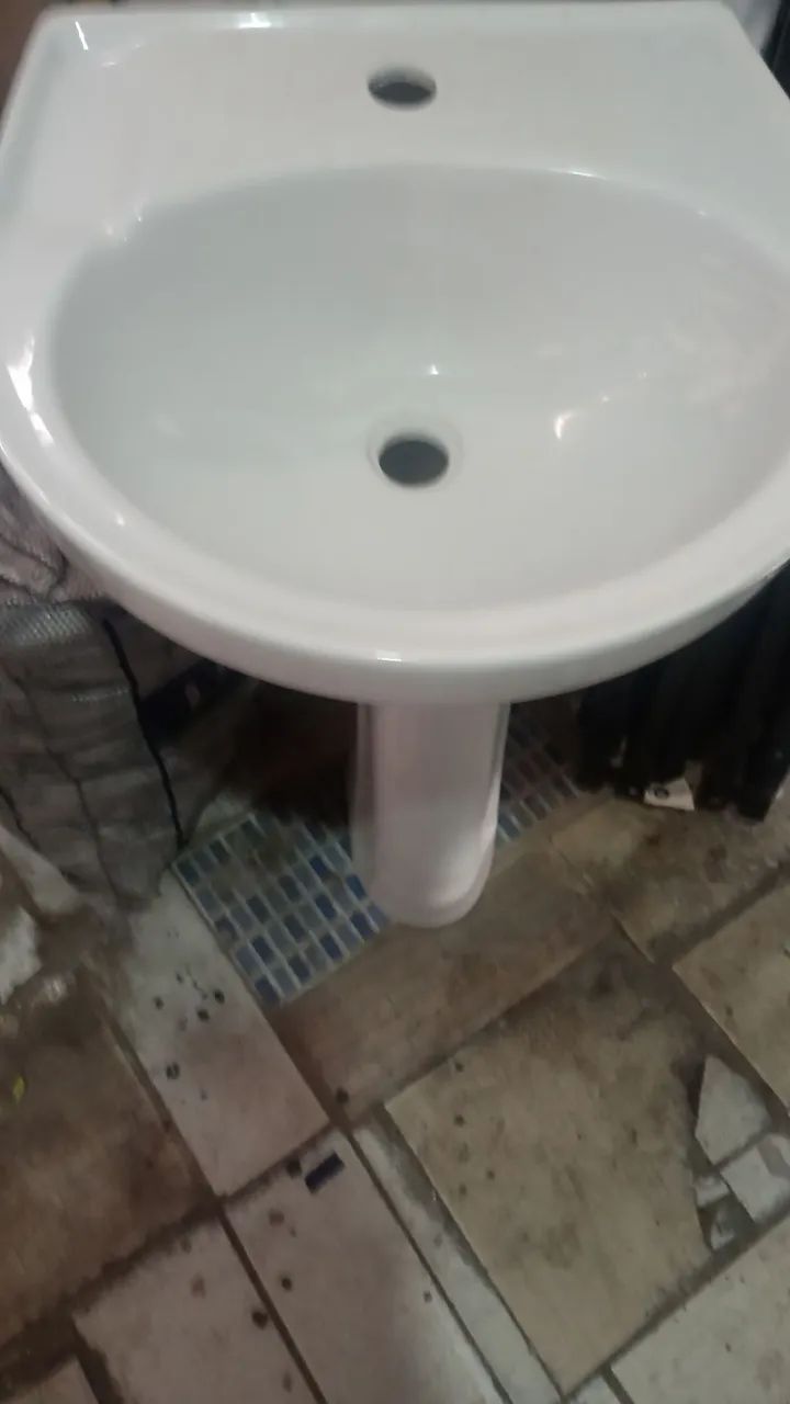 Pia com base para banheiro 