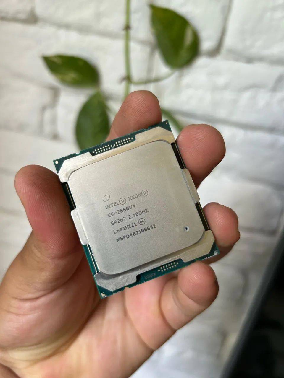 Intel Xeon E5-2680 v4
