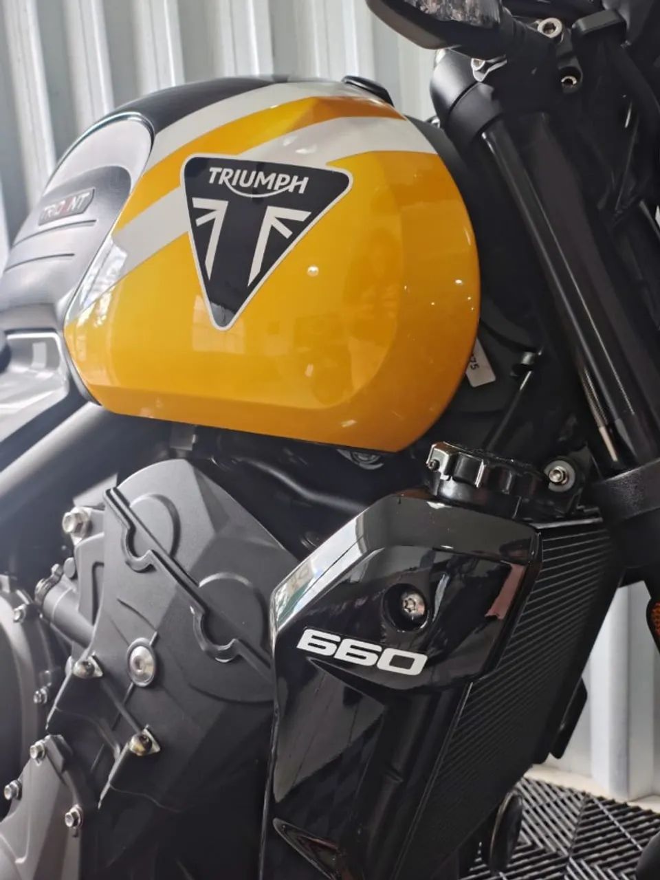 TRIUMPH TRIDENT 660 praticamente zeroooooo - Foto 3