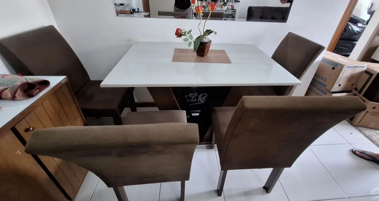 Mesa com 4 caseiras com tampo de MDF e vidro - Foto 3