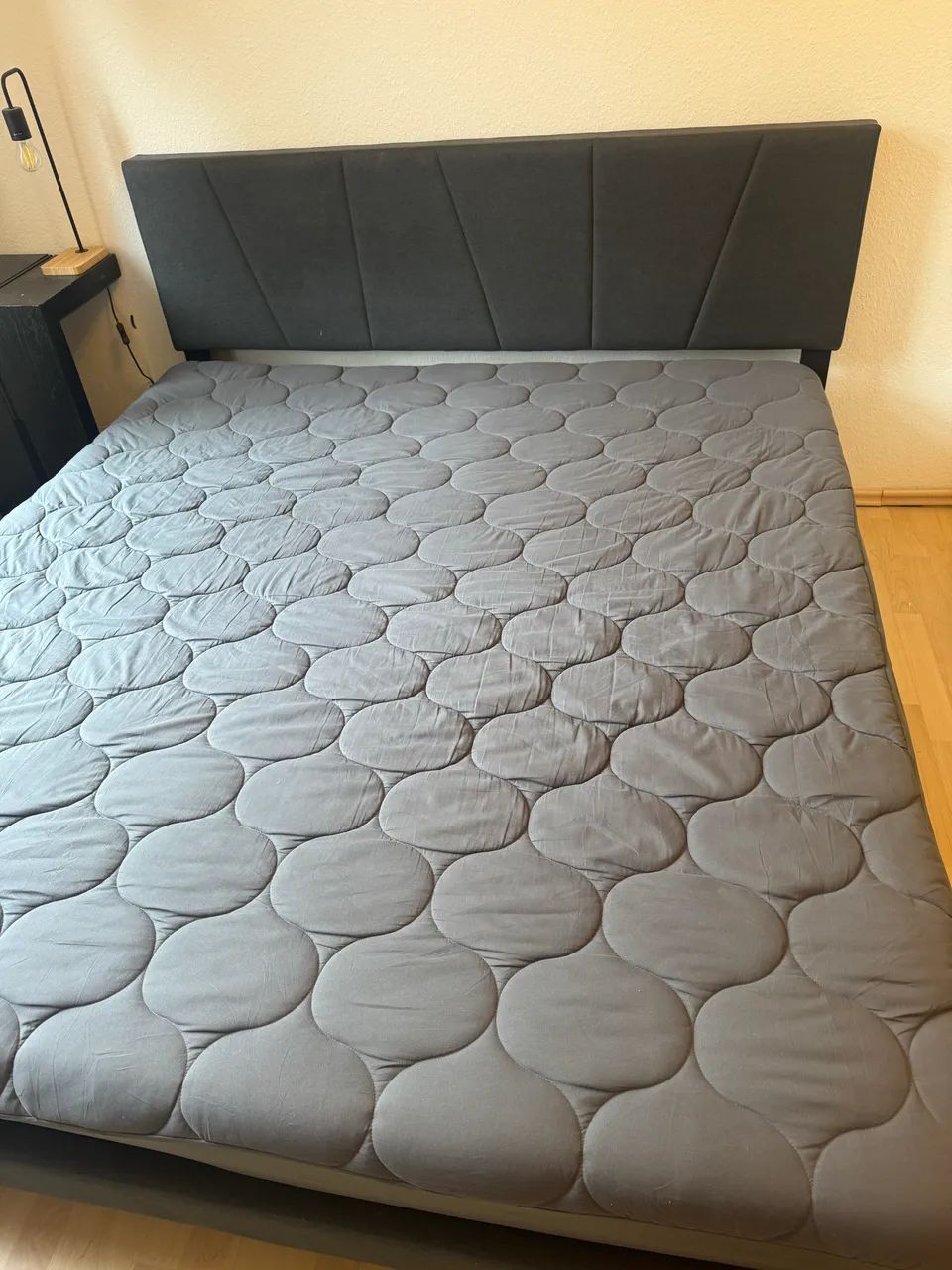 Cama king com 2 colchão emma  comprados na Alemanha 