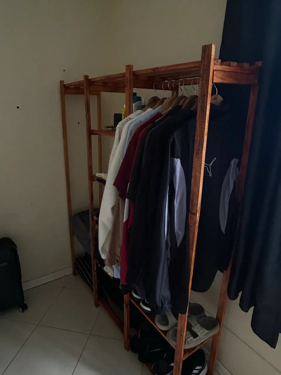 Arara/Guarda-roupa de Madeira Pinus - Foto 3