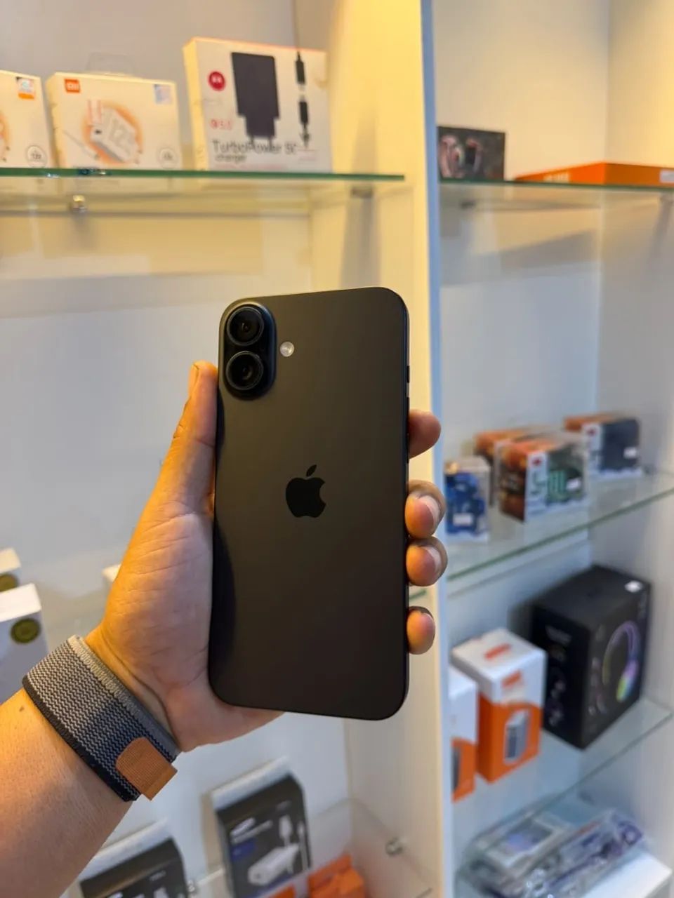 iPhone 16 plus 126 gb funcionando tudo perfeitamente bateria 96% - Foto 3
