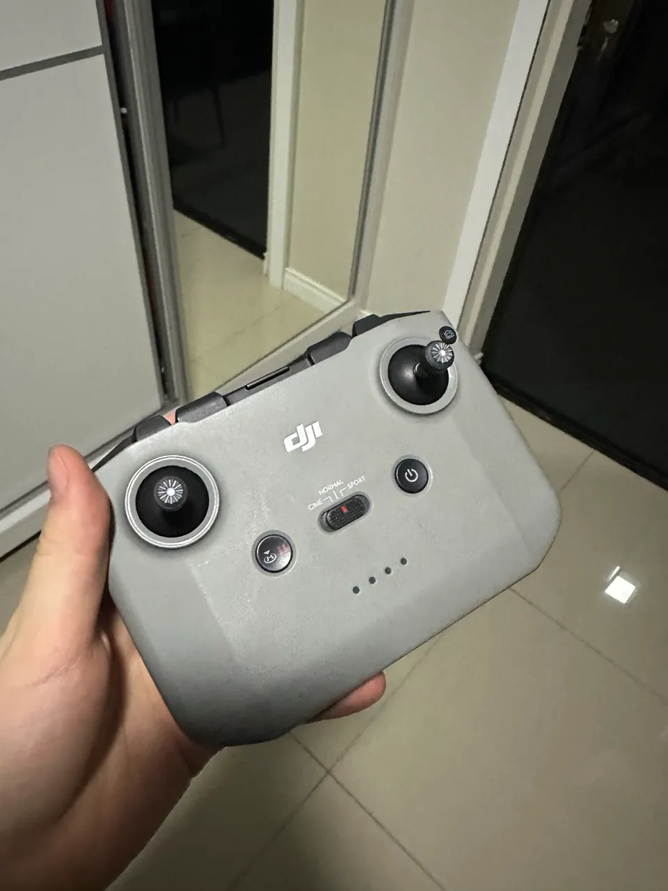 【美品】DJI OSMO MOBILE4 欠品無し DJI OSMO MOBILE 4 - Acessórios para Câmeras e Filmadoras - Niterói
