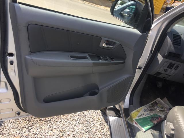 Vendo troco ou financio hilux Manual diesel 4x2 - Foto 4