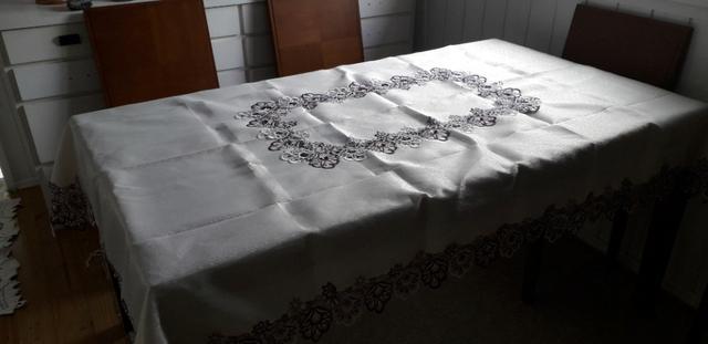 Toalha de Mesa com Bordado Retangular 6 Lugares 145x218cm - Foto 2