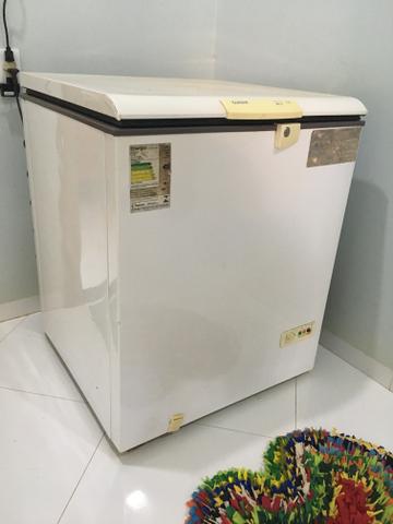 Vende-se freezer Cônsul 220 litros