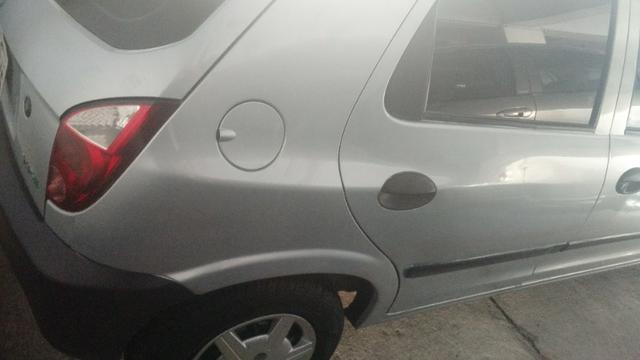 Vendo carro - Celta Modelo 2010 - Foto 3