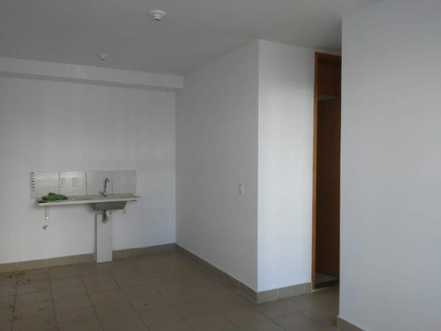 Aluga se ap 2/4 sala cozinha área de serviço