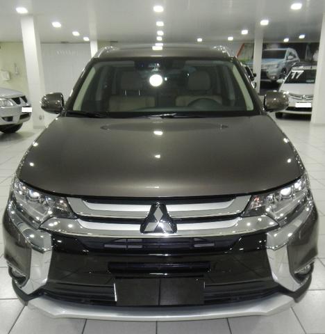Mitsubishi Outlander 2.2 Diesel Top de linha 7 Lugares Couro Bege Xenon Teto - Foto 3