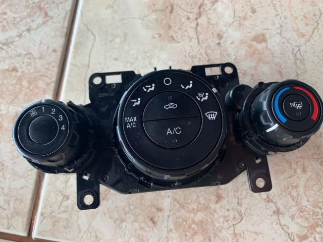 Botao comando ar condicionado ford new fiesta original - Foto 3