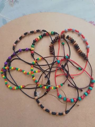 Pulseiras e tornozeleiras de miçangas 