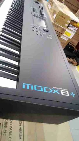 Teclado Sintetizador Yamaha MODX8+ 88 Teclas MIDI Pret