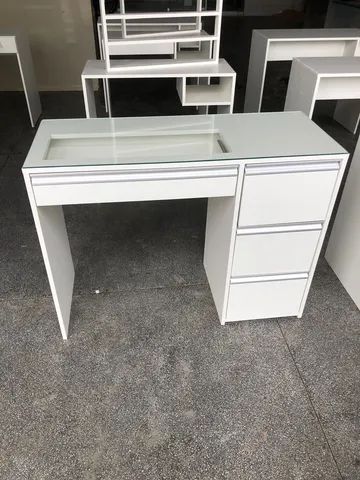 Mesa com vidro 