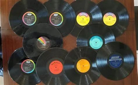 30 discos de vinil sem capas , para decoração. 