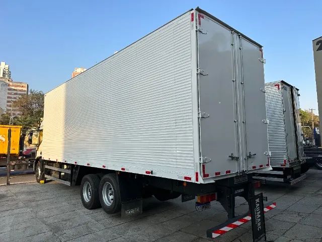 Iveco Tector 24300 Ano 2023 Baú De 9m Cabinado Financia - Foto 13