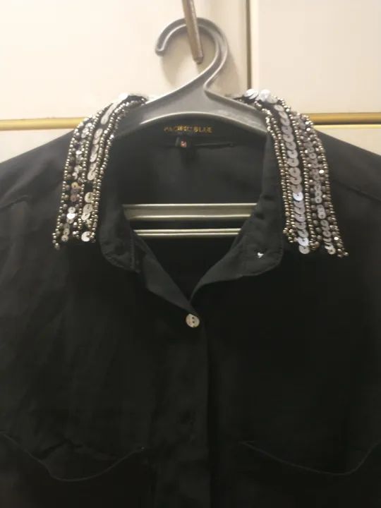 camisa preta comprida bordado - Foto 5