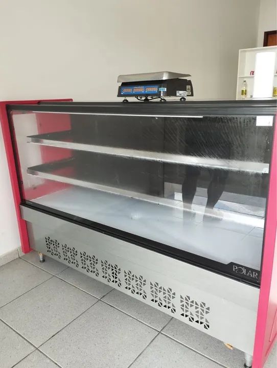 VENDO BALCÃO REFRIGERADO COM LUMINÁRIA, BANDEJAS DE INOX, GELANDO SUPER BEM. - Foto 6