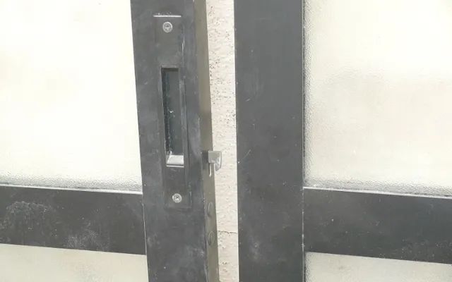 Portas de alumínio LEIA o anúncio - Foto 5