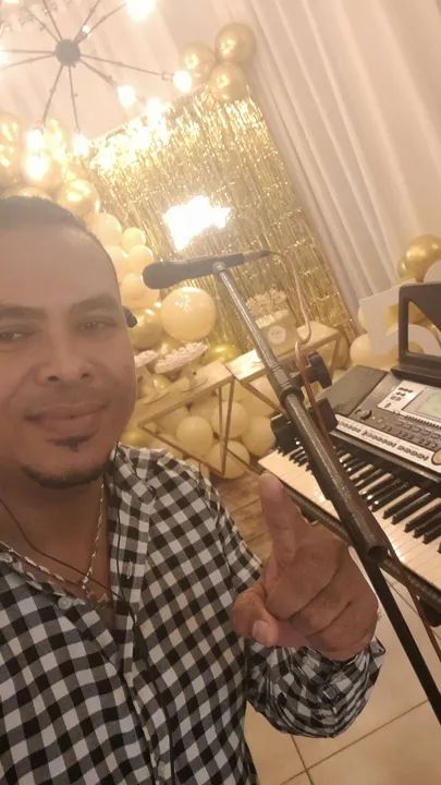 TECLADISTA E CANTOR - Foto 5