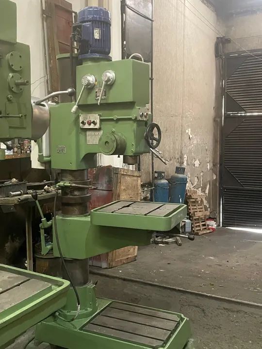 Furadeira Yadoya A 50 com rosqueador