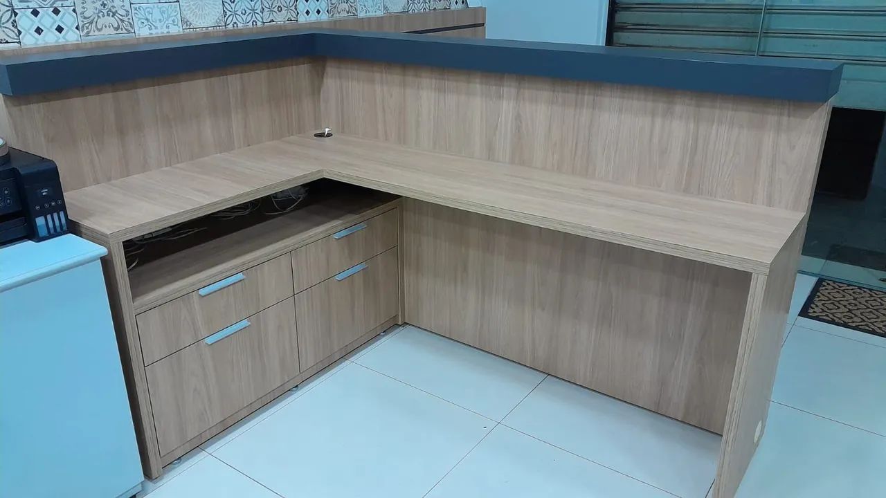 Balcão Recepção  em L com 4 gavetas e proteção parede - Foto 4