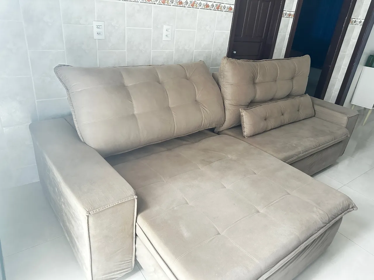 Sofá em Suede Bege