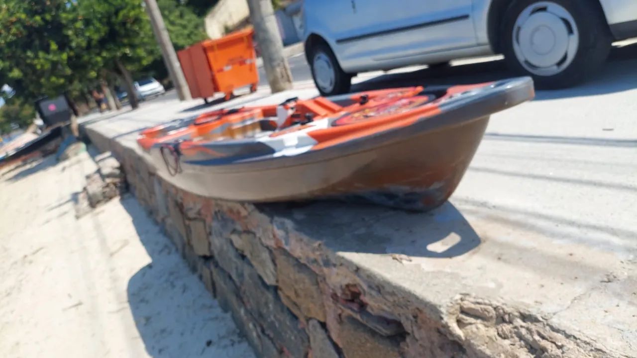 Vendo KAIAK com moto e remo R$ 4,500 - Foto 4