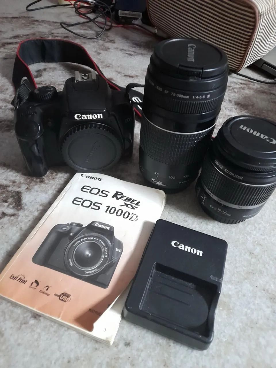 Câmera Rebel XS 1000 D + lente 75-300mm