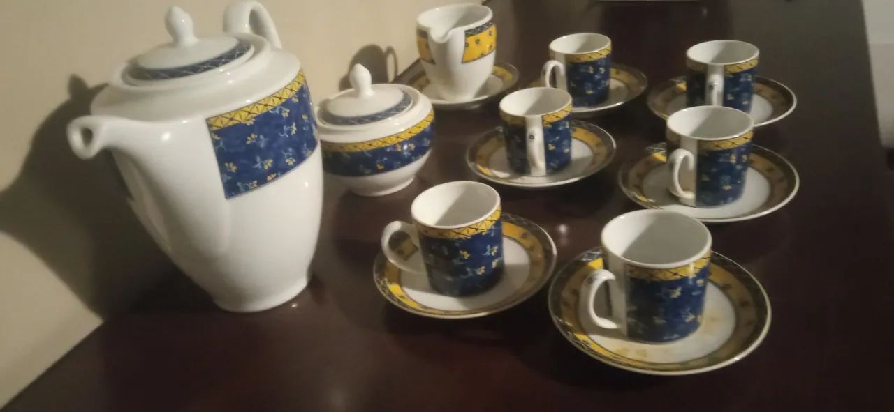 Jogo de café em porcelana 