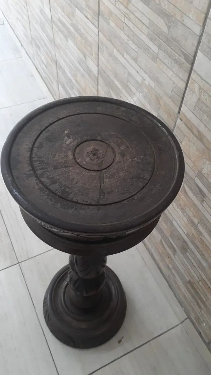 Mesa de centro em madeira maciça