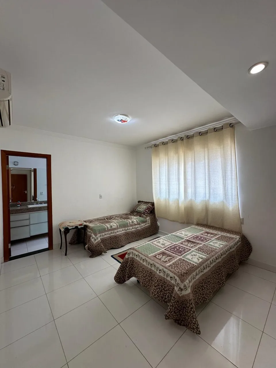 Casa para alugar em Goiânia, Alphaville Flamboyant Residencial Araguaia, com 4 suítes, com