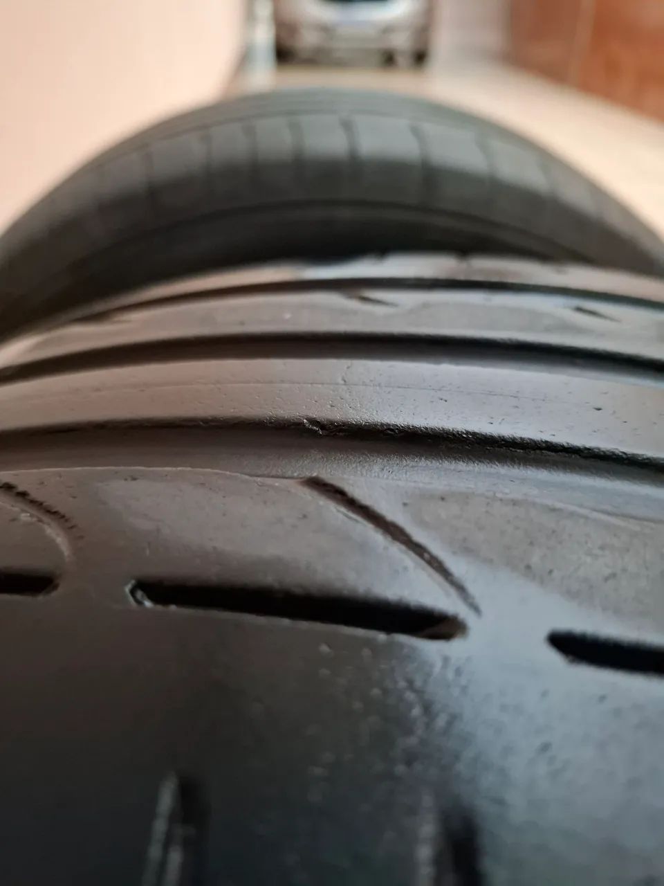 Pneus 2 Pneus BRIDGESTONE 225/50 R17 94W RUN FLAT- Excelente estado! Carro Usados