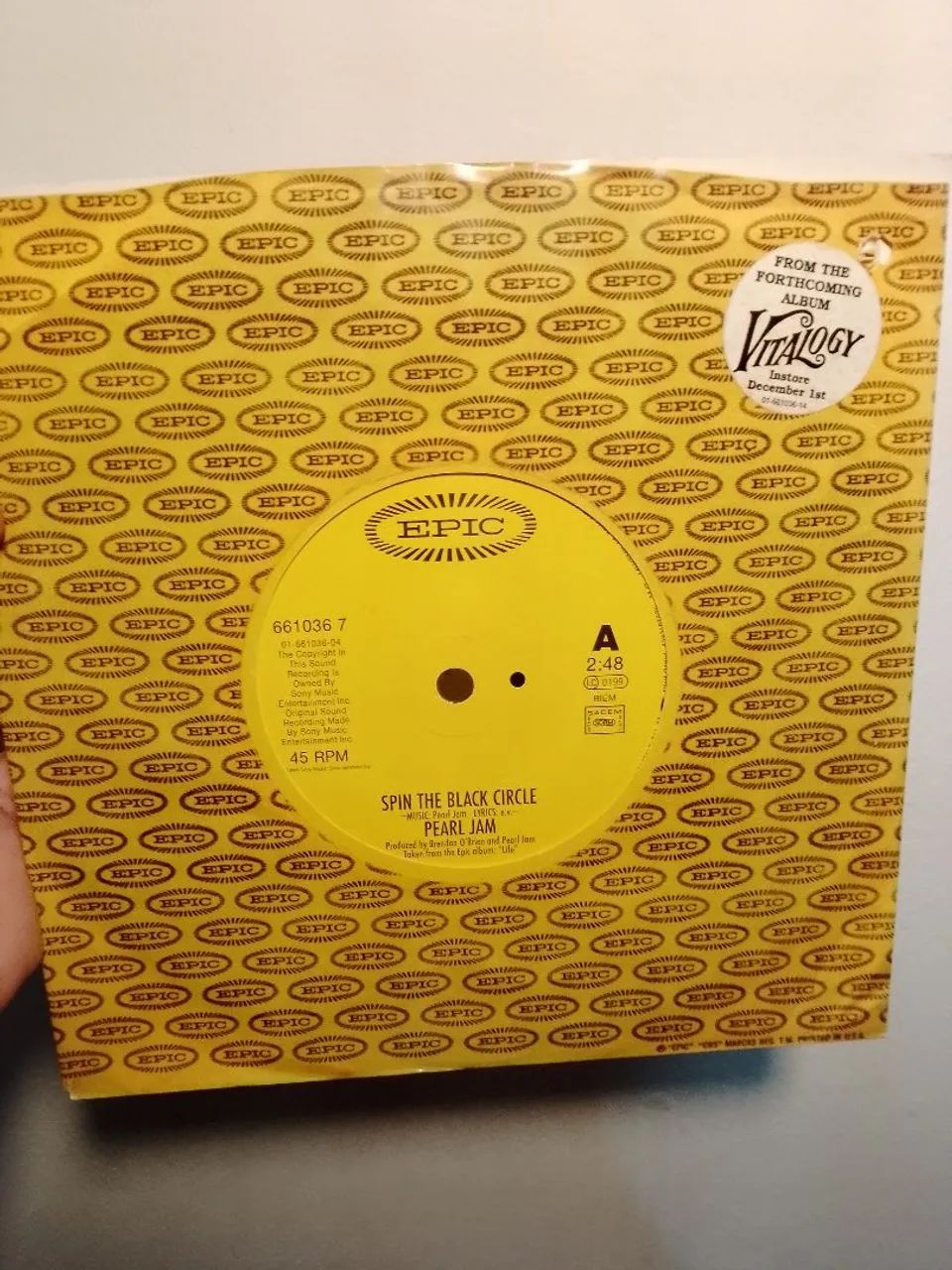 Disco Compacto Vinil Pearl Jam - Spin the Black Circle - Foto 4