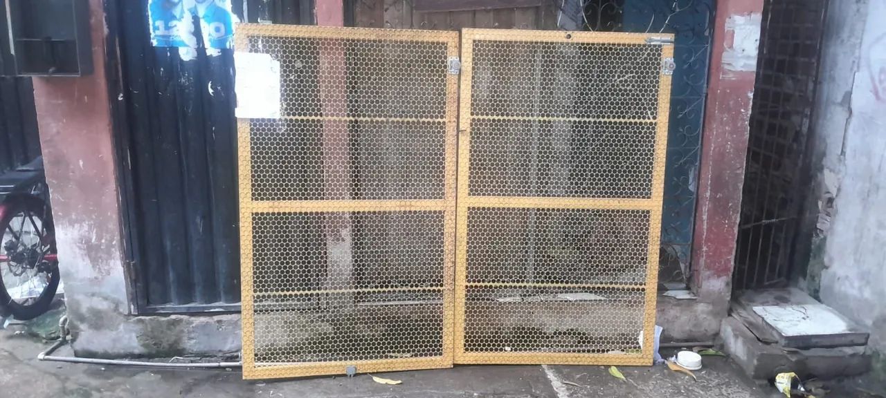 2 portões em metal com Tela - Foto 3