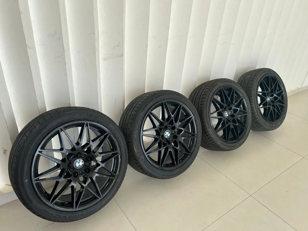 Rodas BMW com pneus aro 19