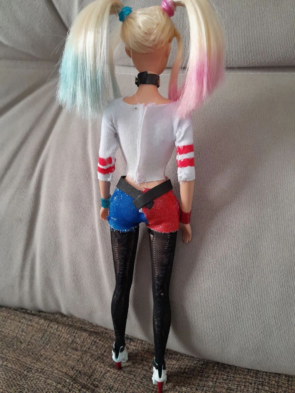 Arlequina ,barbie custumizada  - Foto 4