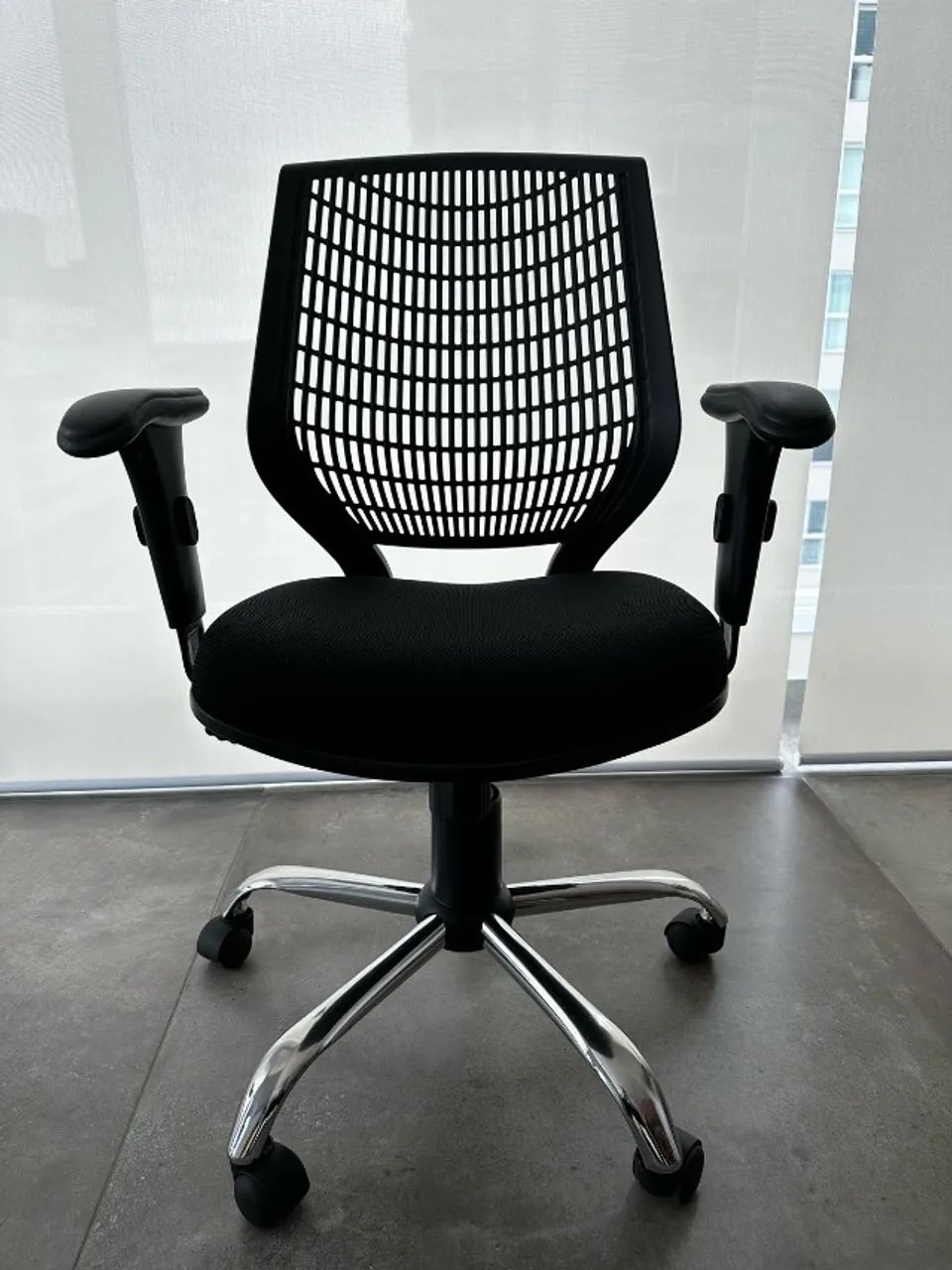 Cadeira de escritório com regulagens - Foto 2