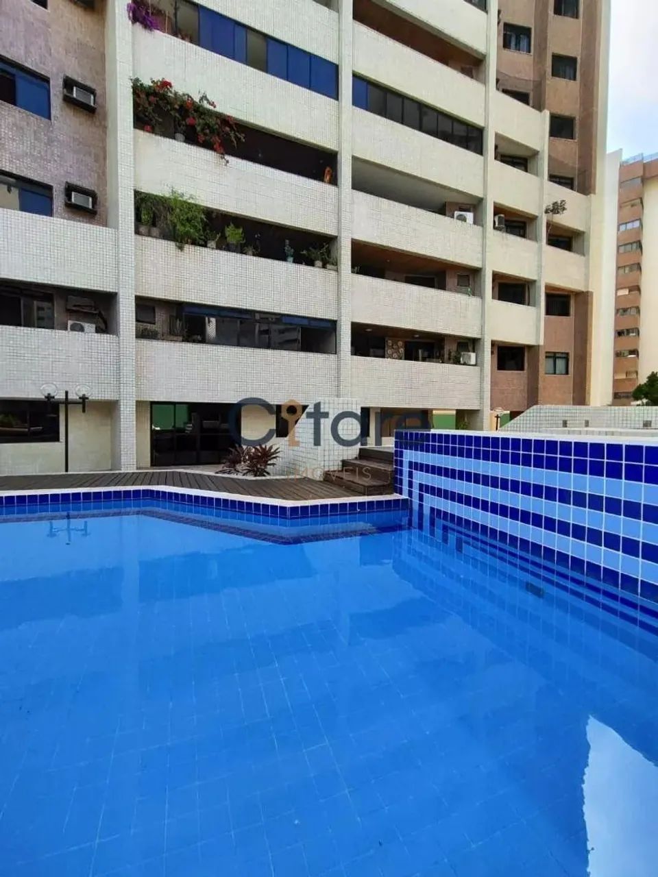 Apartamento com 3 suítes próximo a Av. Abolição e Beira Mar