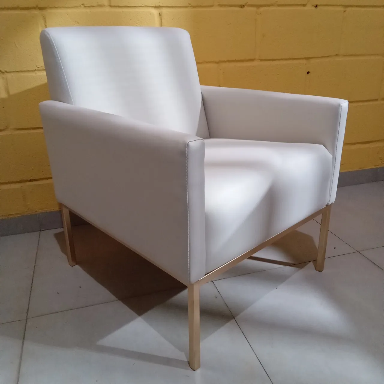 Poltrona Para escritório recepção 439,00 cada NOVAS várias Cores WhatsApp 65 9.8464.7730