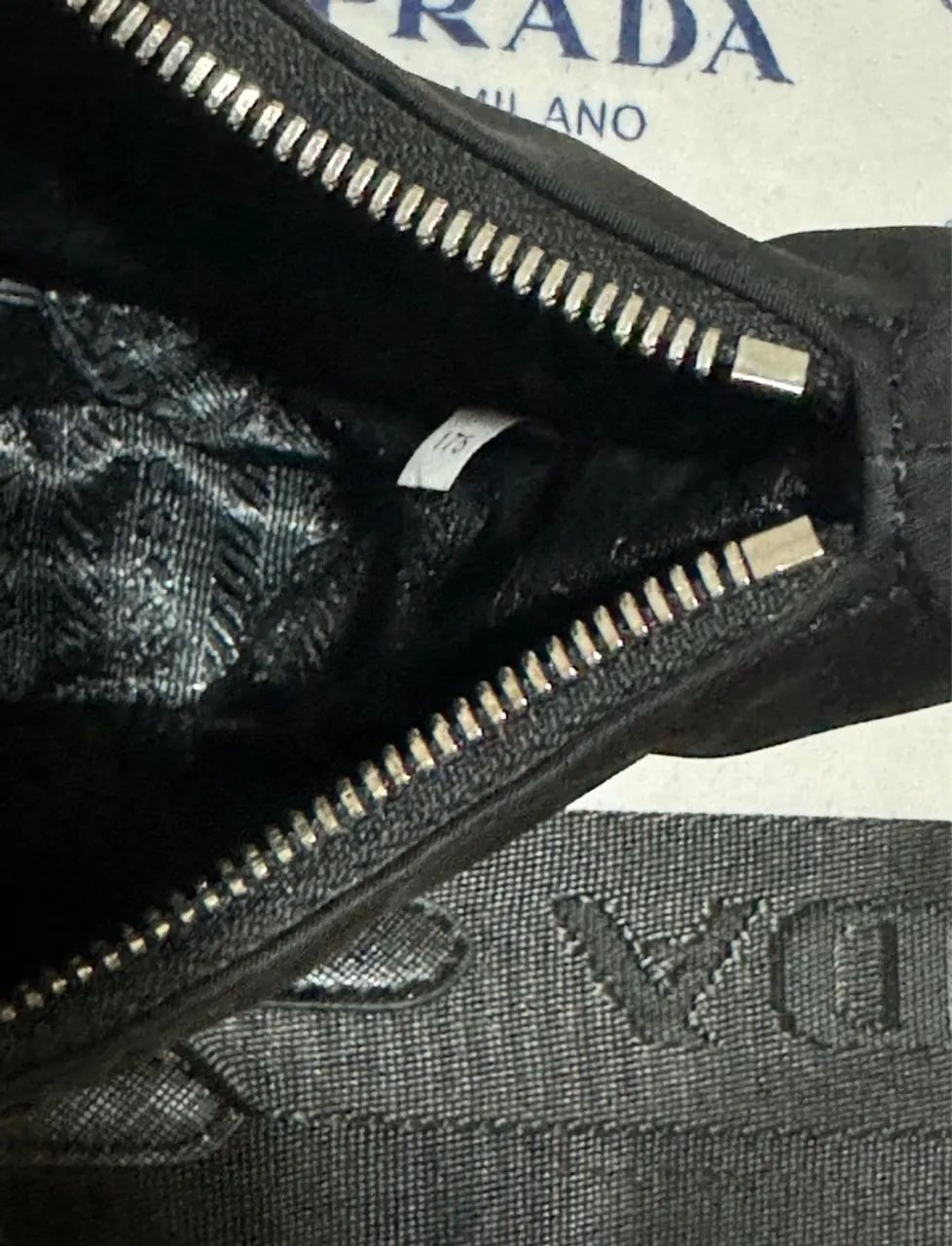 Bolsa Prada Re-Edition 2005 - Foto 3