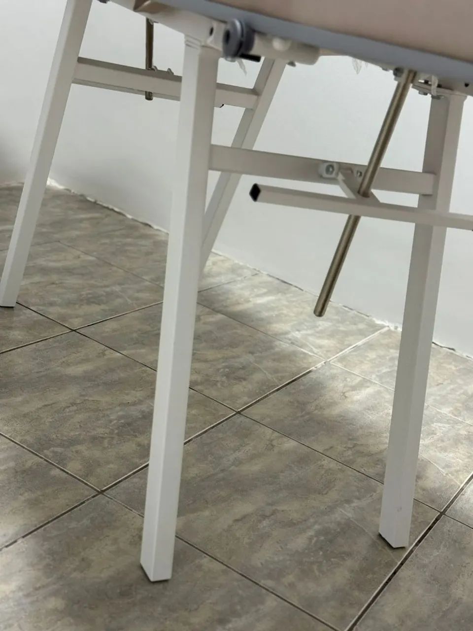 Maca de Estética de Luxo com Mocho - Sofisticação e Conforto para seu Espaço! - Foto 6