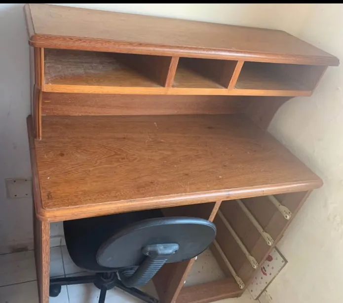 Escrivaninha madeira pura  - Foto 4