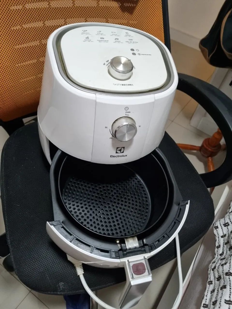 Air Fryer Electrolux 3,2 L Branca - Rita Lobo Efficient com Timer 1400W (EAF15) - 127V