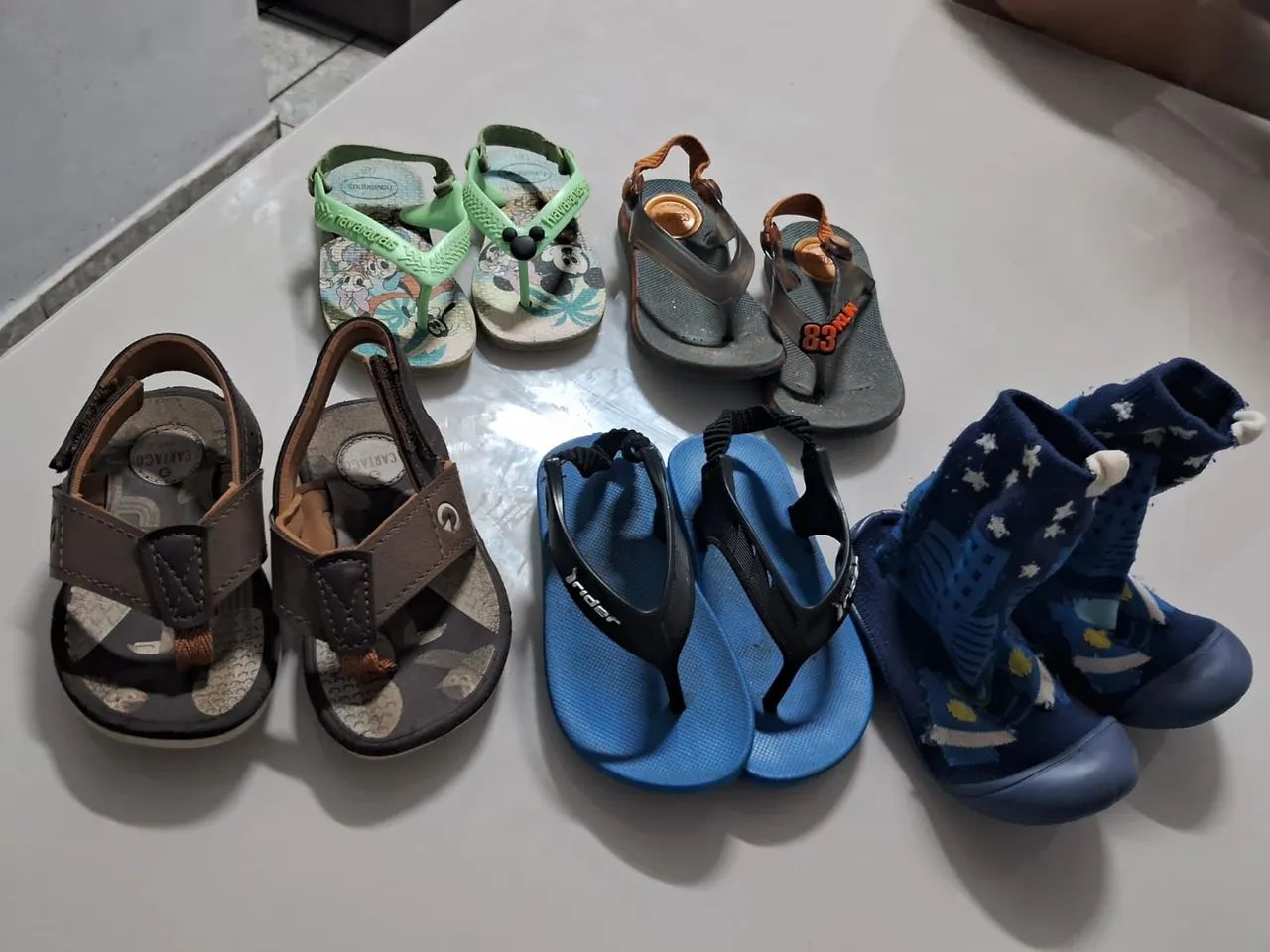 Vendo lote de sapatinhos do 17 ao 21 São 13 pares