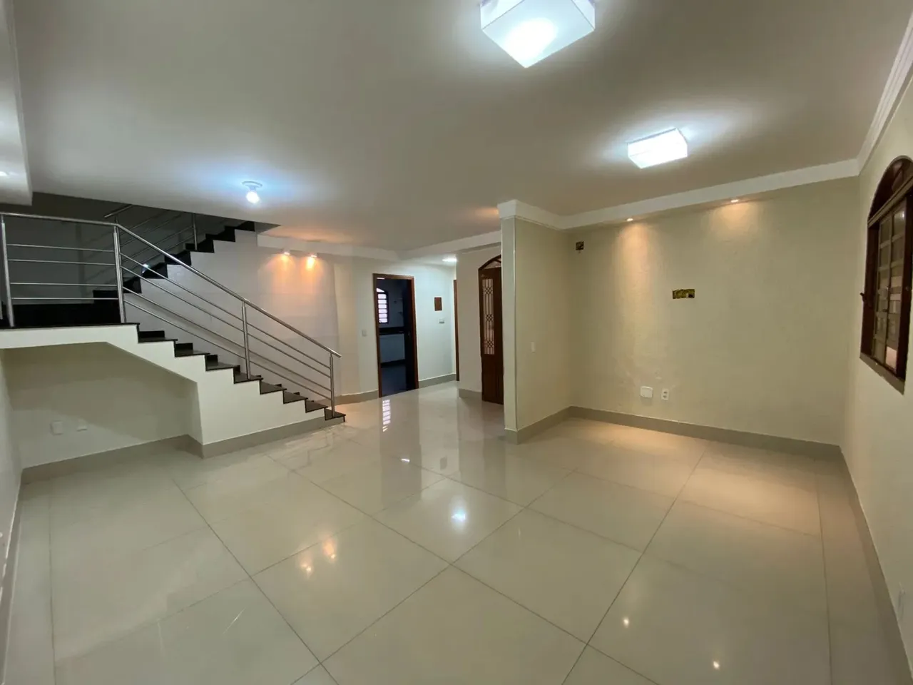 QN 01 - Maravilhosa casa de 04 quartos, excelente acabamento!